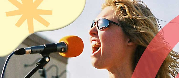 Singing or playing in hot weather: a challenge for the vocal cords